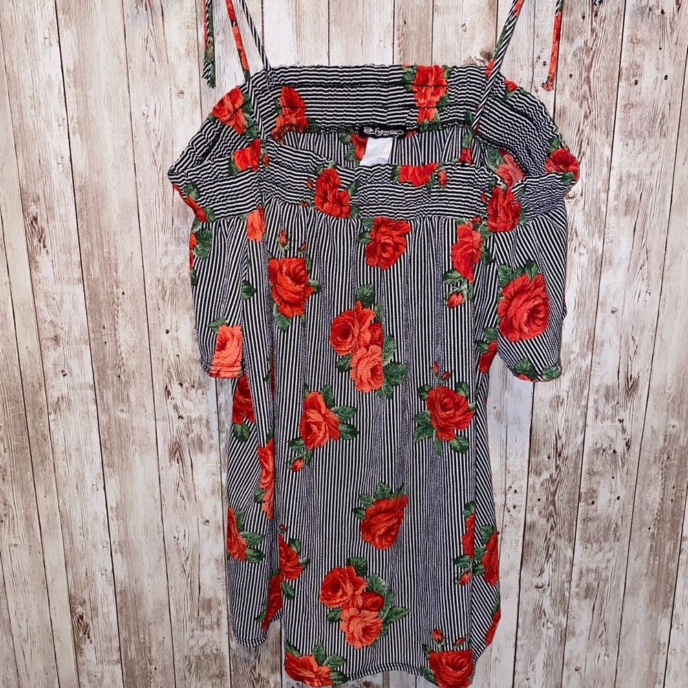 Women’s Top‎ Fashion of NY Floral Blouse